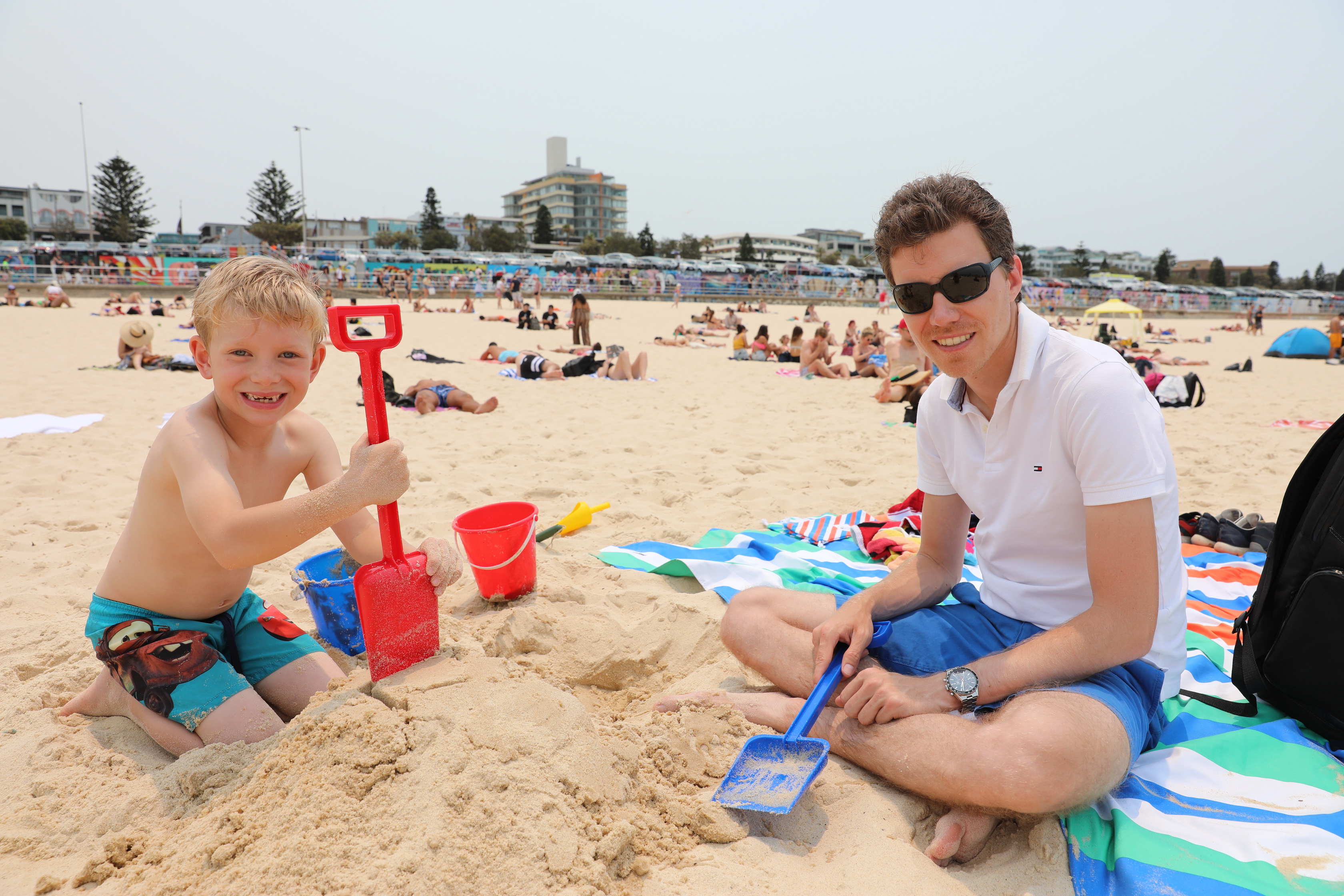Sandburgbauen am Bondi Beach